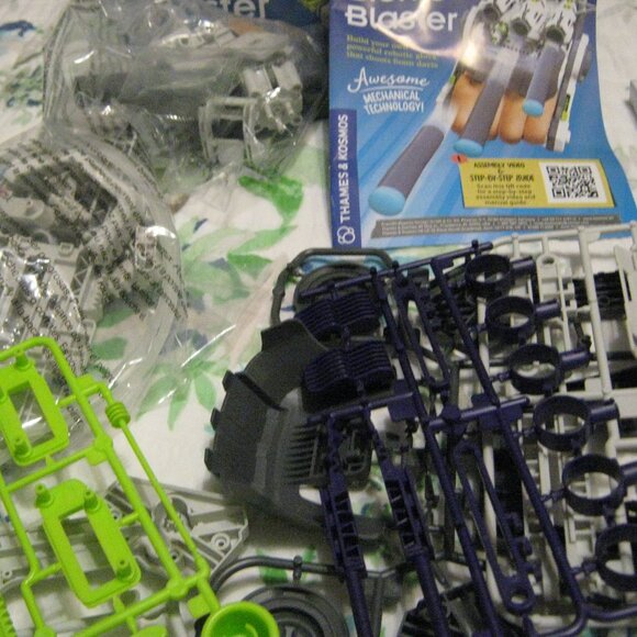 NWT Ultra Bionic Blaster from Thames & Kosmos - Picture 9 of 10